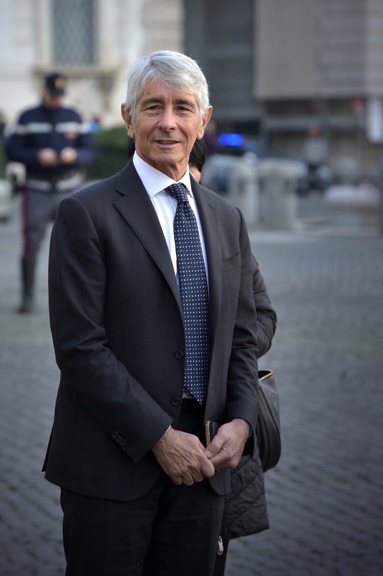 建造一座新, 意大利体育 建造一座新, 意大利体育