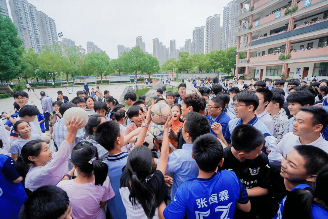 Onyxf, 局副局长刘, 班等师生开