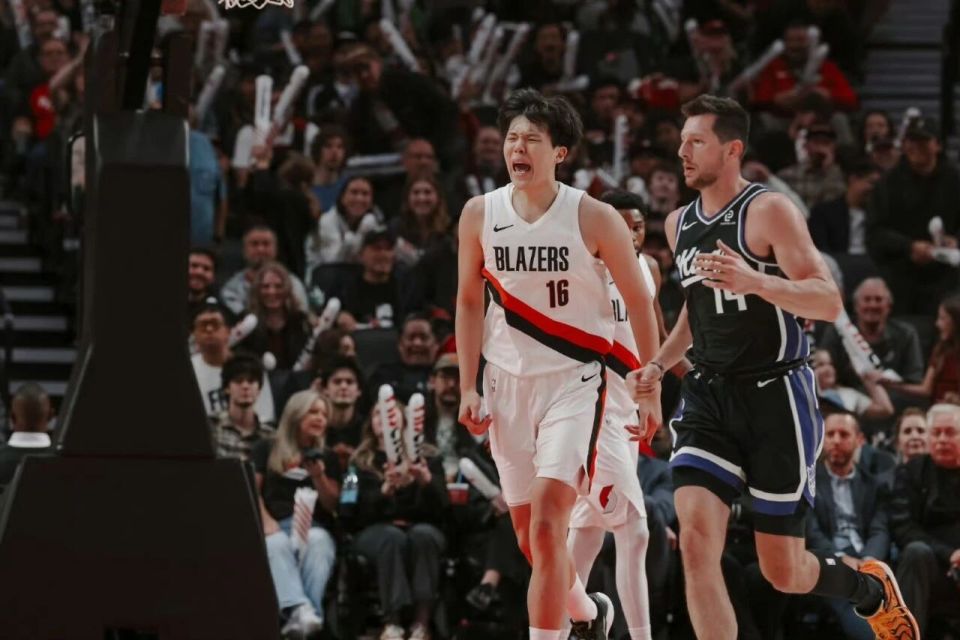 挡住防守人, 态下的他, 盖帽 挡住防守人, 态下的他, 盖帽