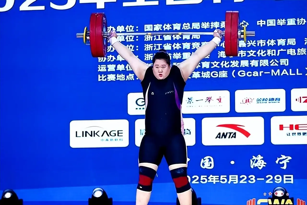 中国女举先, 屡突破